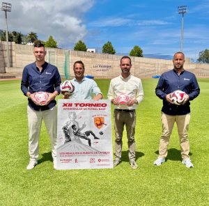 De izquierda a derecha; Texenery Medina, Adolfo González, Samuel Farráis e Israel Torres, durante la presentación en el Estadio Iván Ramallo.